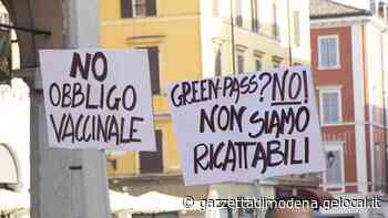 Modena. «No al Green Pass» In 500 al nuovo corteo non autorizzato - La Gazzetta di Modena
