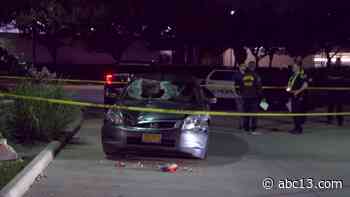 Driver runs after hitting and killing pedestrian in west Houston - KTRK-TV