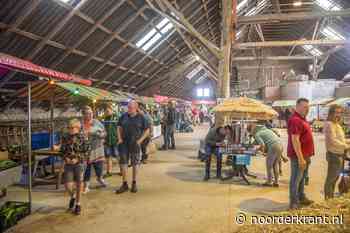 Eerste Farmersmarket Baamsum in boerenschuur druk bezocht - Noorderkrant