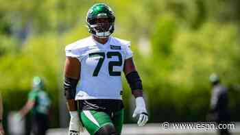 Jets OG Clark taken to hospital with neck injury