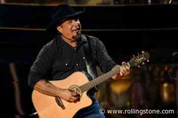 Garth Brooks Tells Fans to Wear Masks at Upcoming Kansas City Stadium Concert
