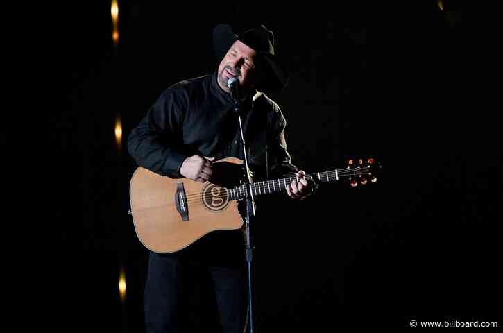 Garth Brooks to Re-Evaluate Stadium Tour Amid Surging Pandemic