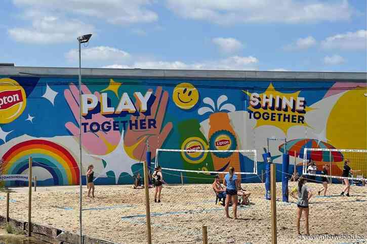 Lipton en lokale organisaties laten kansarme jongeren proeven van padel en beachvolley