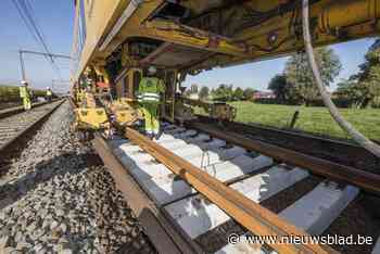 Opgelet, de P93 is in aantocht! Grootste machine die Infrabel bezit, treedt vandaag in actie op het spoor tussen Oudenaarde en Ronse