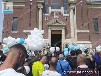 L'ultimo saluto a Daniel e David, vittime della strage di Ardea - latinaoggi.eu