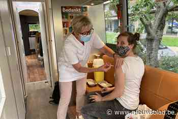 Na de vaccitaxi rijdt hier ook de vaccibus: “Extra kans om op laagdrempelige manier prik te halen”