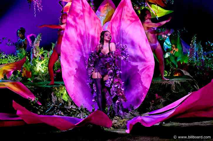 Forbes Says Rihanna’s Fenty Bounty Boosted Her to Billionaire Status