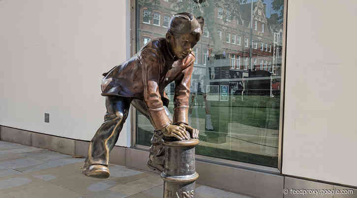 London’s Public Art: Two Pupils