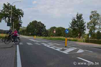 Blunder op gewestweg: eerst nieuwe lijnen getrokken, straks volgt nieuw asfalt - Gazet van Antwerpen