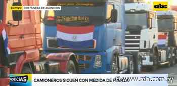 Continúa la protesta de camioneros en Asunción - Resumen de Noticias