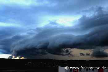 Regen peitscht über der Stadt - Freie Presse