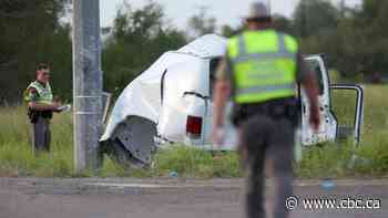 10 killed, 20 injured in Texas crash of overloaded van carrying migrants