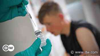 Vacunación contra el coronavirus: ¿Cómo inmunizan otros países a sus menores de edad? | DW | 04.08.2021 - DW (Español)