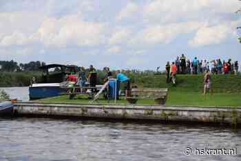 Explosie op een boot in het Drentsche Diep bij Kropswolde: brandweerduikers halen persoon gewond uit water - HS-krant