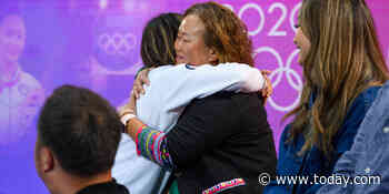 See U.S. gymnast Suni Lee reunite with her family for 1st time after Olympics