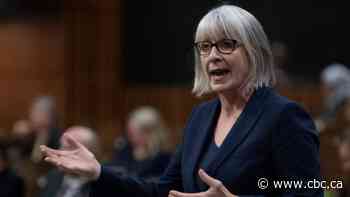 Federal health minister pens letter to Alberta, asks for science behind plan to lift COVID-19 rules