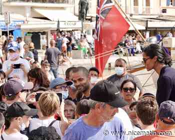 Bain de foule à Saint-Tropez pour Tony Parker