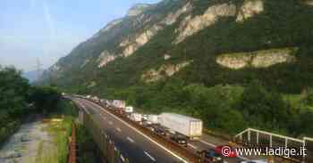 Ala, si disinnesca la bomba: partita l'operazione, in A22 c'è già una coda chilometrica - l'Adige - Quotidiano indipendente del Trentino Alto Adige