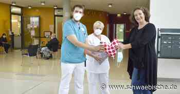 Parkschule Essingen schenkt Frauenklinik Herzkissen - Schwäbische