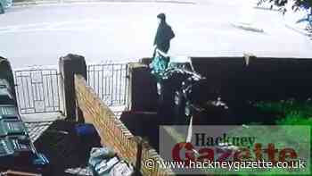 Video: Hackney car stolen with keyless entry device - Hackney Gazette