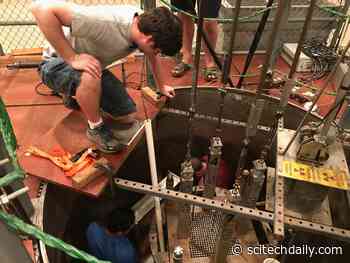 Long-Theorized Neutron-Clustering Effect in Nuclear Reactors Demonstrated for First Time