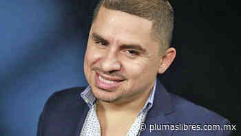 El cantante Larry Hernández se encuentra grave por COVID-19 - plumas libres