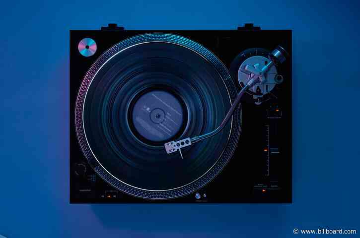 The Best Amazon Turntables & Accessories for the Ultimate Listening Experience
