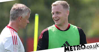 Man Utd's Bruno Fernandes reacts to Donny van de Beek's new beefed-up physique - Metro.co.uk