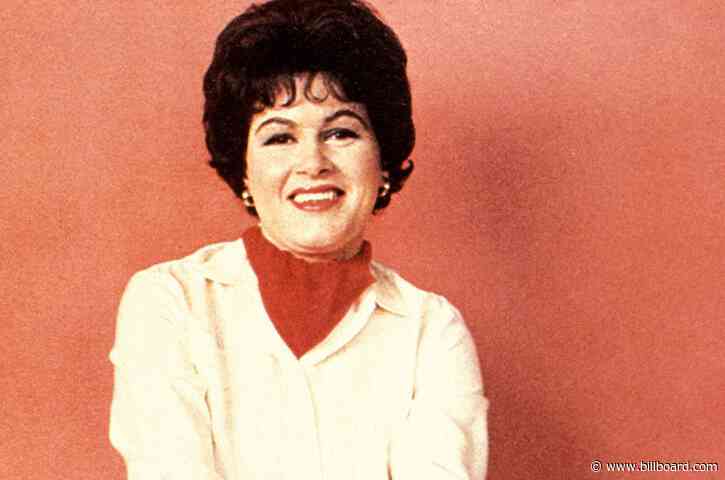 Chart Rewind: In 1961, Patsy Cline’s ‘I Fall to Pieces’ Rose to No. 1 on Hot Country Songs