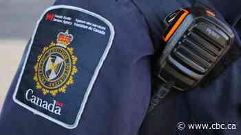 Ottawa reaches tentative deal with border guards days before restrictions ease