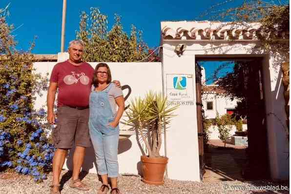 Frank (67) en Fabi (50) zagen al 15 maanden geen landgenoten meer in hun B&B in Spanje: “Belgische overheid scheert te veel regio’s over dezelfde kam”