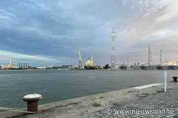 Sleepboot gezonken in Hansadok: twee drenkelingen gered (Antwerpen) - Het Nieuwsblad