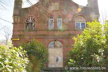 Toeristische gidsen brengen vier kalenderwandelingen