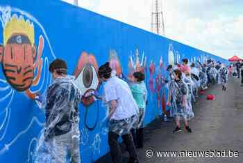 500 streetartiesten in spe maken langste kunstwerk van de stad