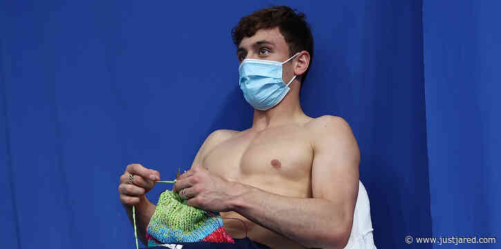 Tom Daley Knits Again at Olympics Before Taking Home Bronze Medal!