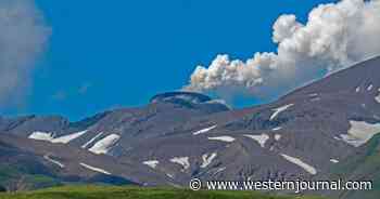 Threat Level Elevated as 3 Volcanic Peaks Erupt in Alaska, Geologist Issues Warning
