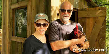 Reba McEntire reveals she and boyfriend caught COVID-19 despite being vaccinated