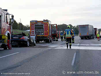 Tödlicher Unfall auf A 8: Autofahrer rast in Auflieger eines Sattelzuges