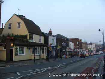 Appeal after man 'punched in face' on Gravesend street