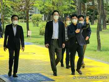 Samsung leader paroled, to be released from jail on Friday