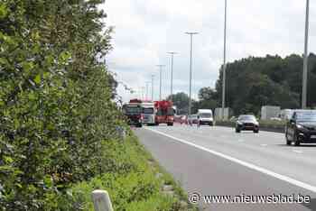 Vrachtwagen met gasflessen gekanteld op E40 tussen Aalst en Wetteren