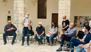 Putignano, un'estate a passeggio fra le sculture in cartapesta ricordando Dante Alighieri - Puglia In