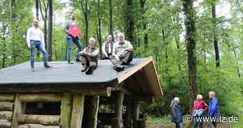 Neues Dach für historische Blockhütte am Nelkenweg | Lokale Nachrichten aus Blomberg - Lippische Landes-Zeitung