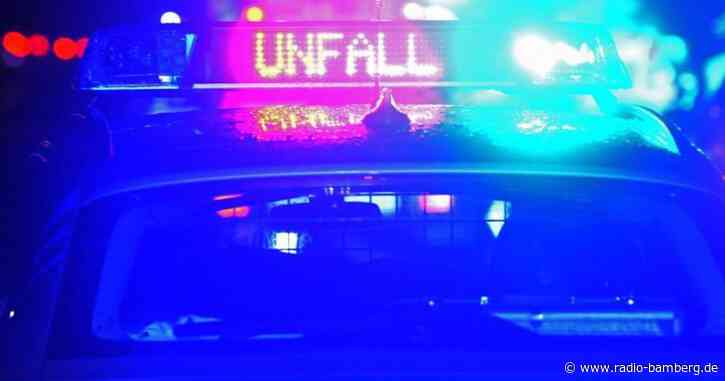 Auto prallt bei Schwabach gegen Lkw: Fahrer tot