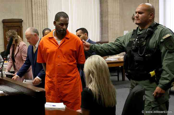 R. Kelly Trial Begins With Jury Selection: On the Scene at NYC Courthouse