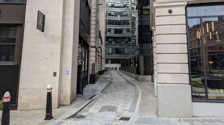 London’s Alleys: Bishop’s Court, EC4