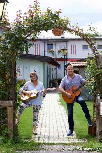 Schwarzau am Steinfeld: Ex-Bürgermeister und seine Gerlinde greifen zur Gitarre +++ Musikvideo! - meinbezirk.at