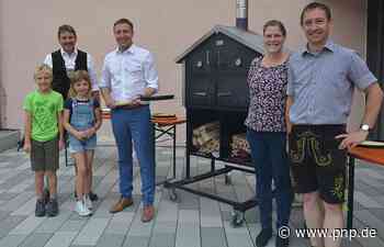 Traunsteiner Schäffler spenden Holzbackofen - Traunstein - Passauer Neue Presse