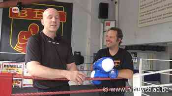 Boksevenement in open lucht met Johan Petit als presentator