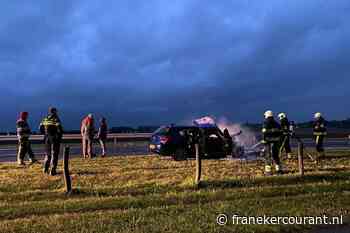 Auto volledig uitgebrand op N383 bij Marssum - Franeker Courant